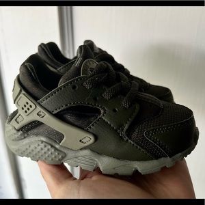 Nike toddler size 6 army green